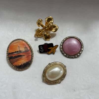 Gorgeous Women’s Costume Jewellery Brooches Assorted