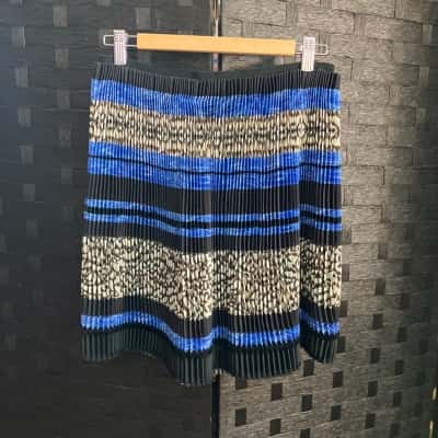 Willow Womens  Size 10 Pleated Skirt Black  / Blue / Yellow 
