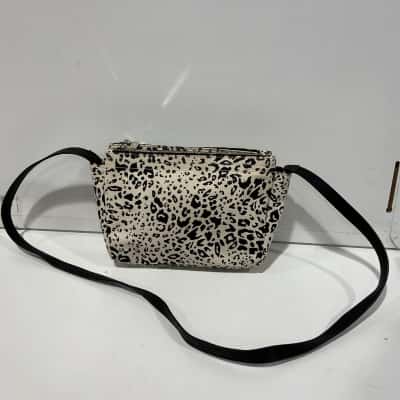 Country Road Womens Shoulder Bag Animal print 