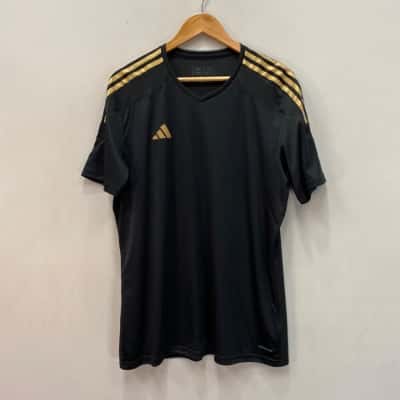 Adidas Mens  Size L Short Sleeve T-shirt Black  / Gold 