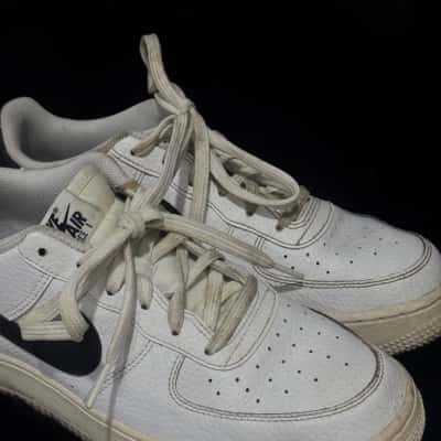 Nike Mens  Size 7 Sneakers Navy Blue / White 