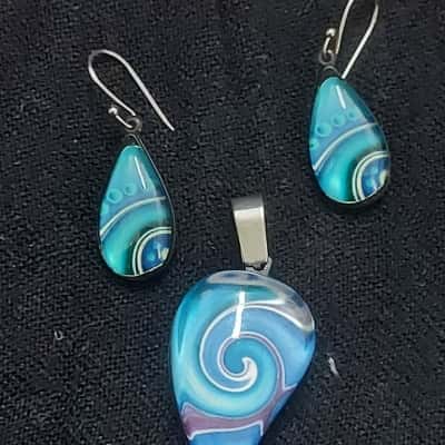  Womens Earrings / Pendant Tracy H Set