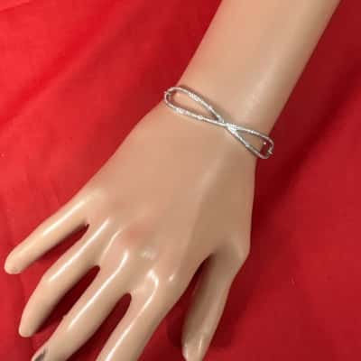 Women's 925 Silver Bolo Bracelet featuring an Infinity- Style Curved Centrepiece