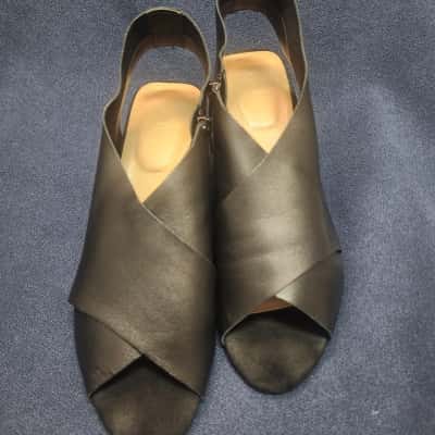 Trenery Womens  Size 41 Sandals Black  