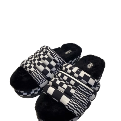 UGG Womens  Size 10 / 8 Black  / White Slides 