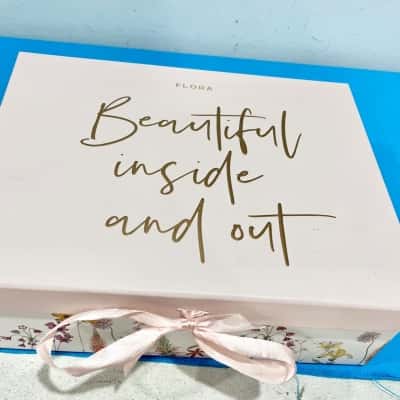 Flora Beauty Box-7 pieces 