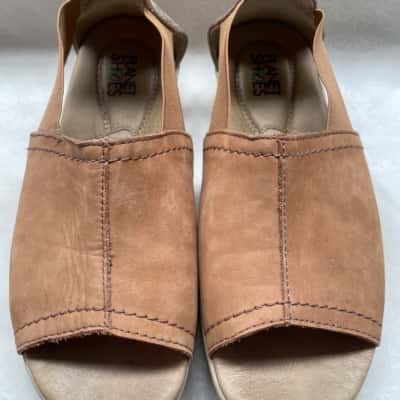 Planet Shoes Womens  Size 6 Sandals Brown 