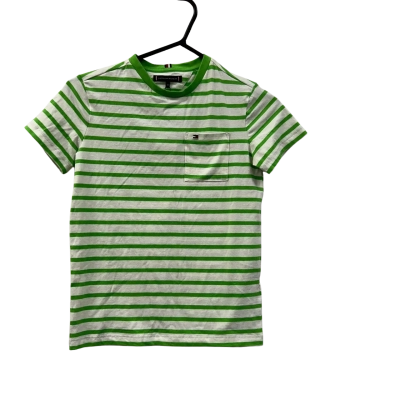 BRAND NEW HILFIGER TSHIRT. SIZE 