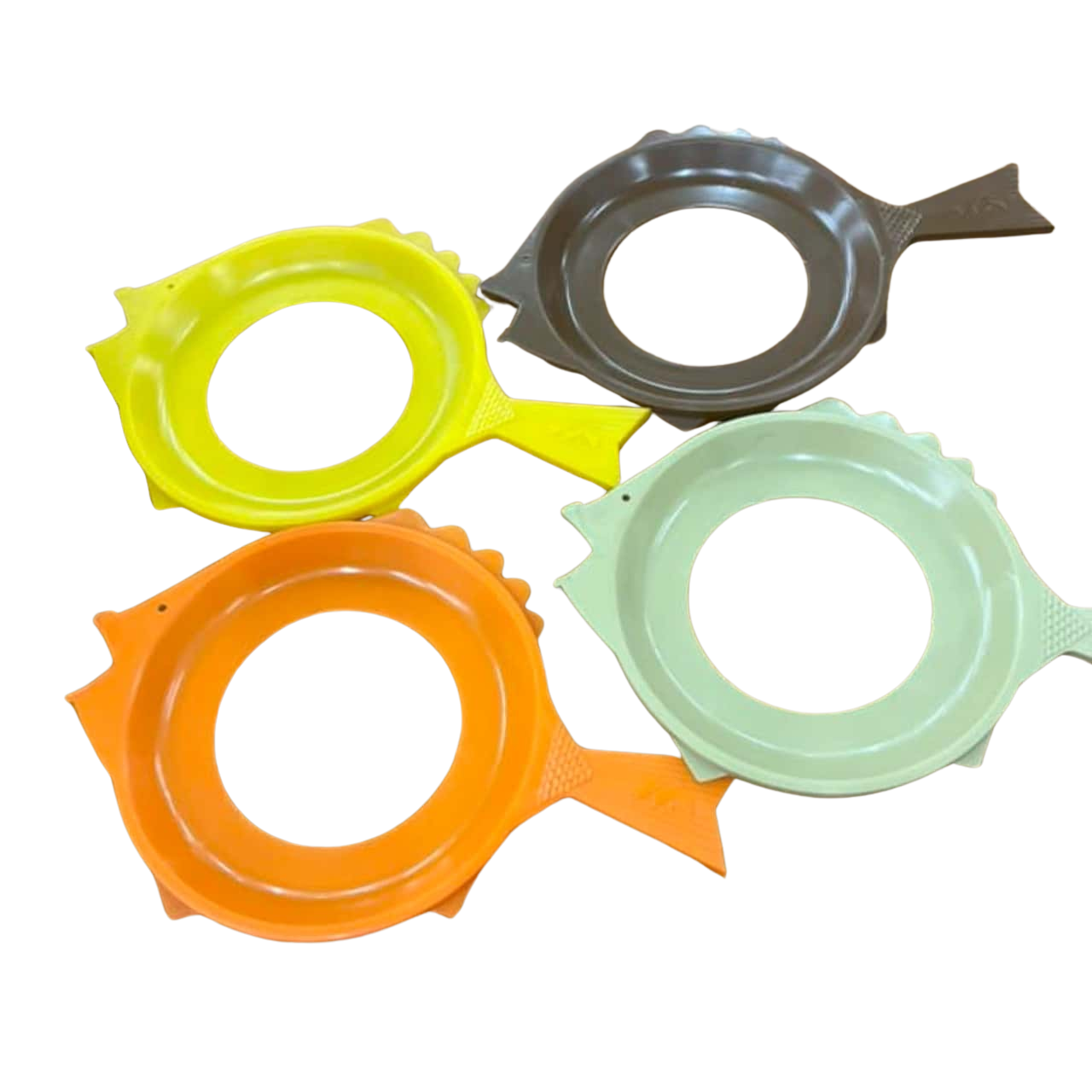 retro-kitsch-70s-fish-shaped-paper-plate-holders-x-4