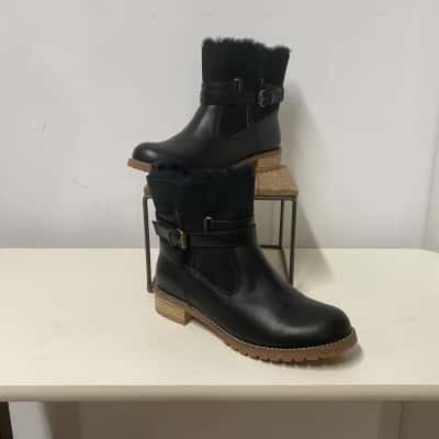  Y.E. and Co. Hazel Size 7 Black  