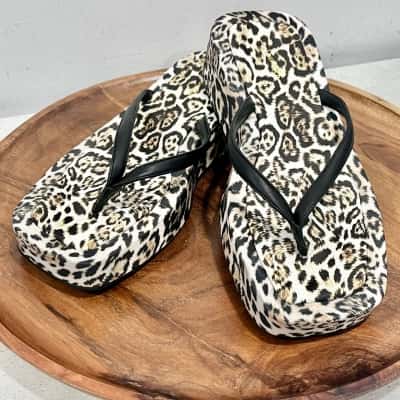 Camillia “Cool for Cats” Platform Sandal Size 38