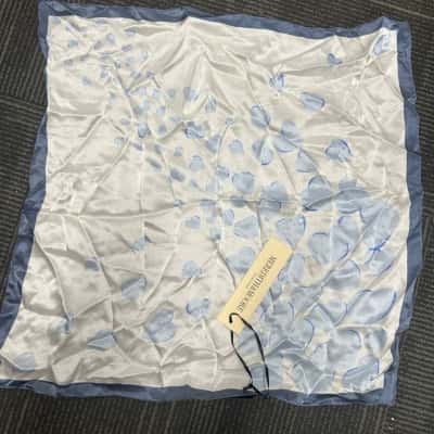 Womens Meredith & Moore Close to my heart Scarf 