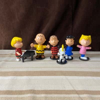 Charlie Brown Collectible Figurines Set