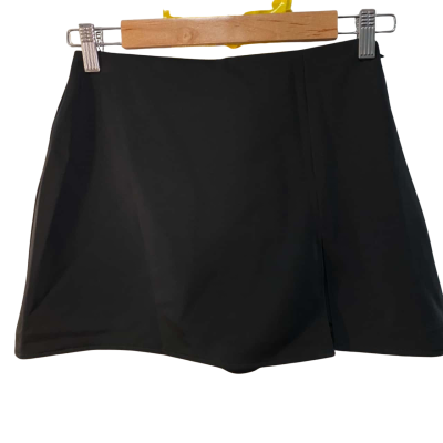 BNWT Perfect Stranger Size 8 Black Skort