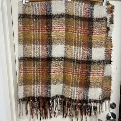 Checkered Throw Blanket - 160cm x 140cm
