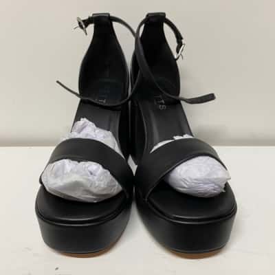 Betts Womens  Size 9 Black Heels
