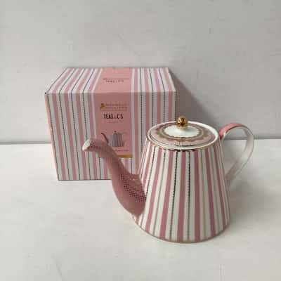 NEW - Maxwell & Williams Teas & C's Regency Teapot with Infuser 1L