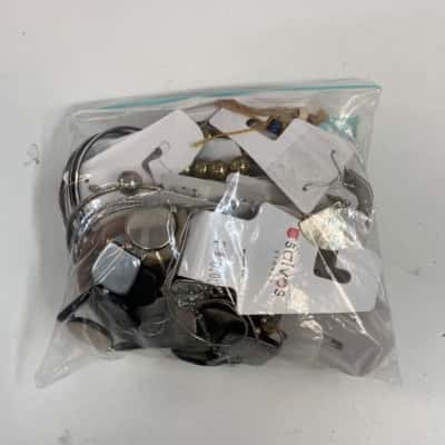 Small bag of mixed costume jewellery 