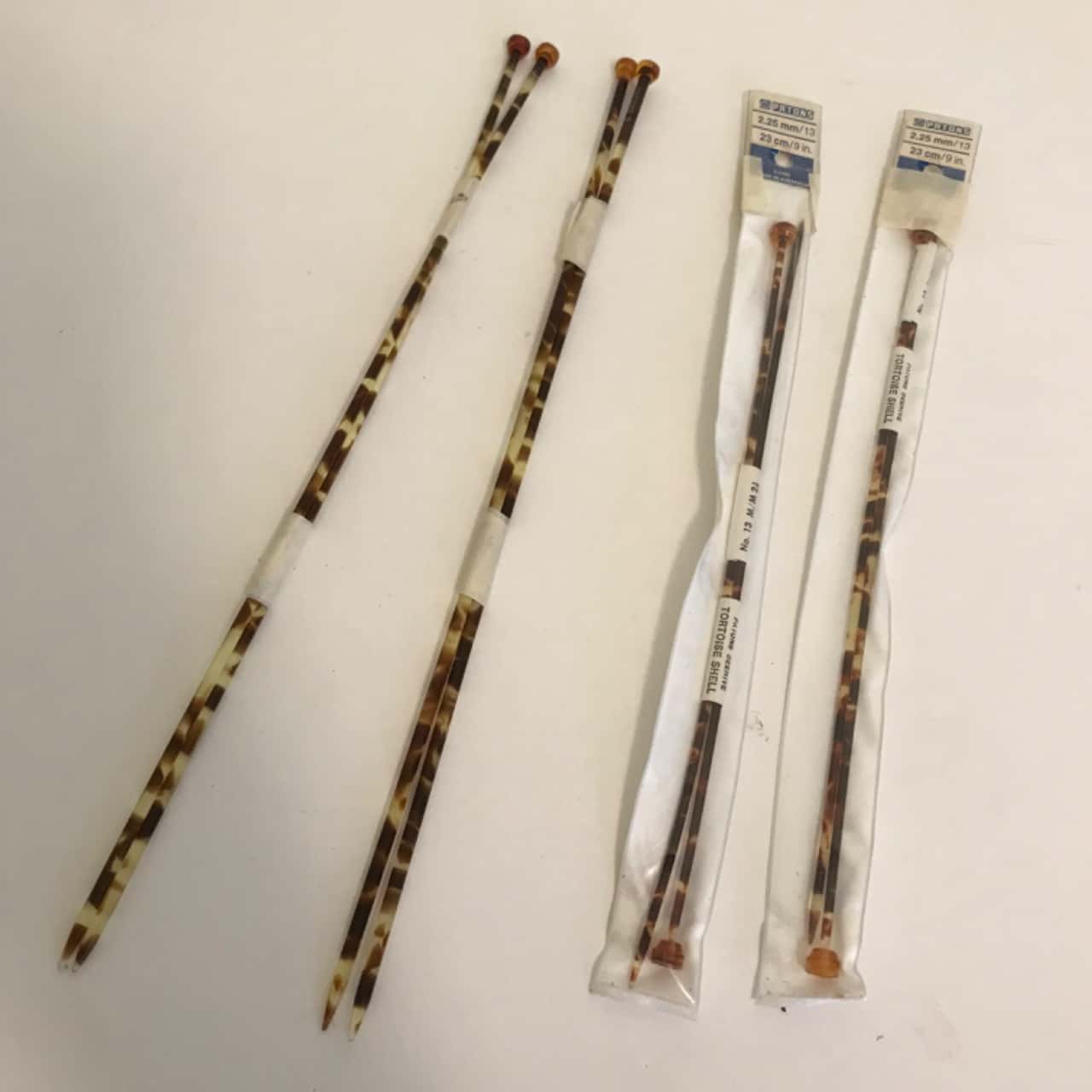 4 Vintage Tortoise Shell Knitting Needles Sizes 9 & 10(s)