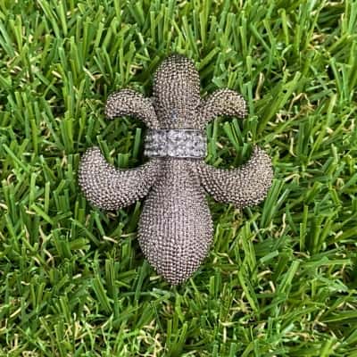  Womens Textured Fleur-de-lis Brooch with Diamanté Band