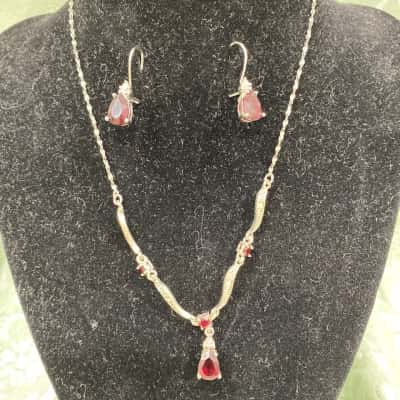 Avon Fashion Womens Earrings / Necklace Red / Silver-tone 