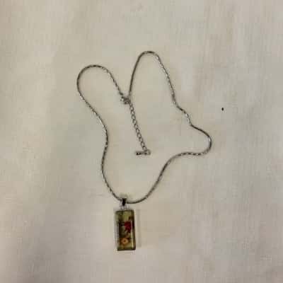  Womens Necklace Dried Flower Cast Inside a Resin Bazel On a Snake Chain 400mm
