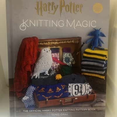 Harry Potter Knitting Magic: The Official Harry Potter Knitting Pattern Book