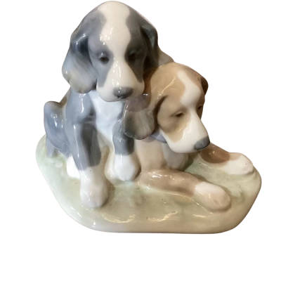 Lladro sitting spaniel pups