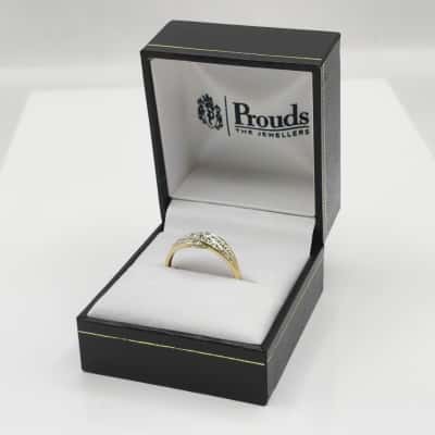 Beautiful 9kt Gold Woven Dress Ring Features 3 Central Diamonds