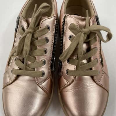  Womens  Size 38 Gold Newport Frenz sneakers 