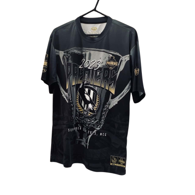 Collingwood Magpies 2023 Premiers Men’s Tee – Size S Official AFL Merch #CollingwoodFC #AFLPremiers2023 #FootyFans