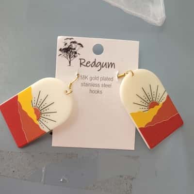 Womens redgum 18k hooks