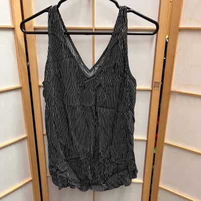 Sussan Womens  Size 12 Sleeveless Top Black  / Striped / White 