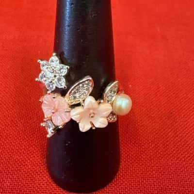  Women's Lovisa Gold Tone Floral Bouquet Ring 