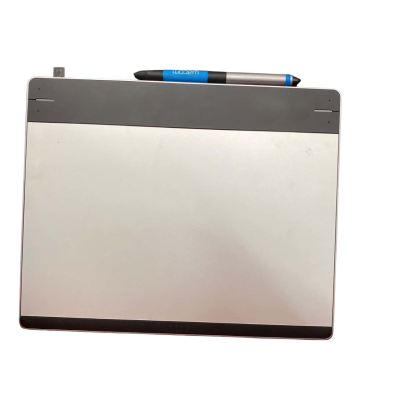 WACOM Intuos CTH-480 pen & graphics tablet. 