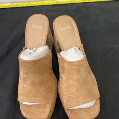 Novo Womens  Size 9 Heels Brown 