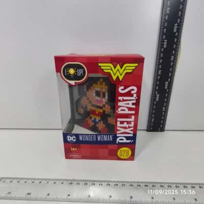 Pixel Pals DC Wonder Woman Toy 028