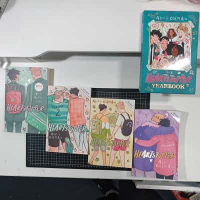 5pcs Heartstopper Book Bundle PreOwned 