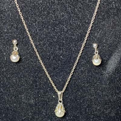 Women’s Sterling Silver Freshwater Pearl Jewellery Set