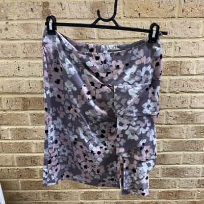 Jacqui-E Women’s floral skirt Size 10 