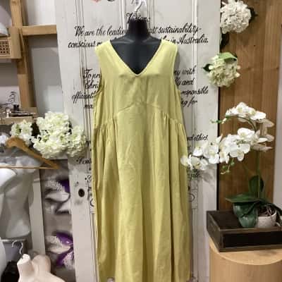 ONETEN WILLOW BRAND! Women's  Size L  Gathered Panel Maxi Dress Yellow! BEAUTIFUL DESIGN WITH POCKETS! BRAND NEW!
