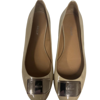  Womens Bally  Flats Beige patent leather size 40.5