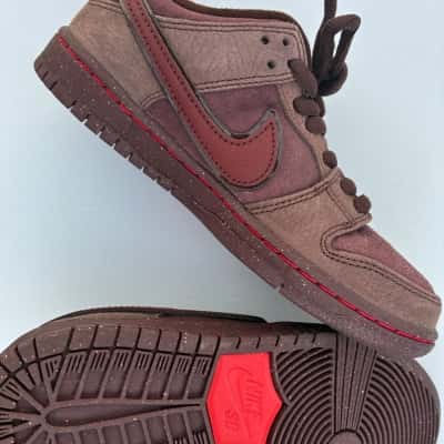 Nike Womens  Size 4 SB Dunk Low PRM “City of Love” in Burgundy Crush