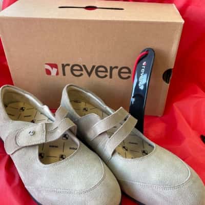 Revere Womens  Size 12 Beige 