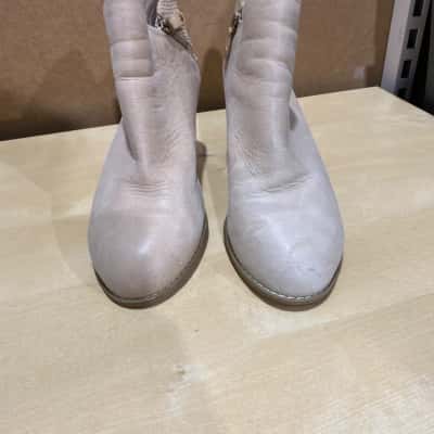 Django & Juliette  Womens  Size 41 Ankle Boots Beige 