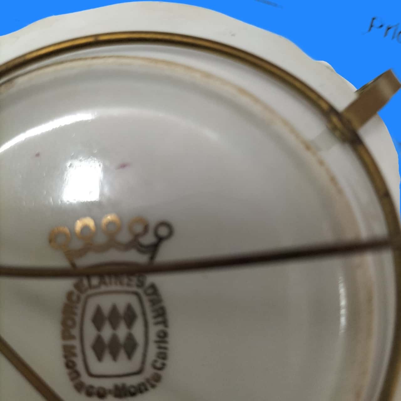 5 tasses en porcelaine de Limoges à décor de roses