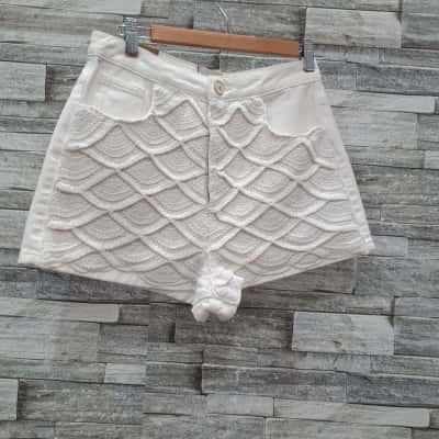  Womens  Size 8 Denim Shorts White 