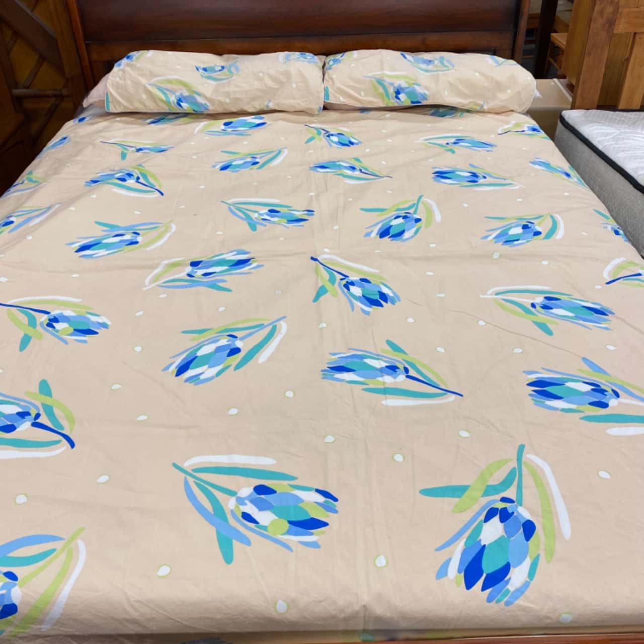 Mozi Size Queen Doona Cover Cotton + Pillowcase.