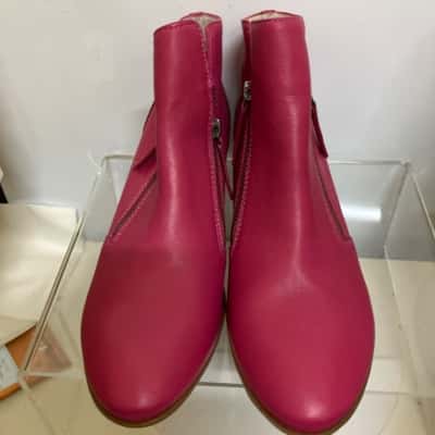Boots ankle Diana Ferrari Womens  Size 11 Pink  