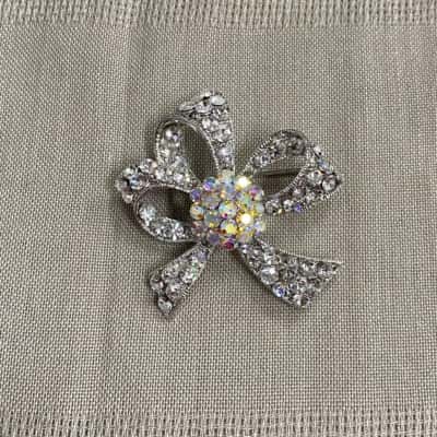  Womens White Diamanté Bow Brooch with Colourful Centre 